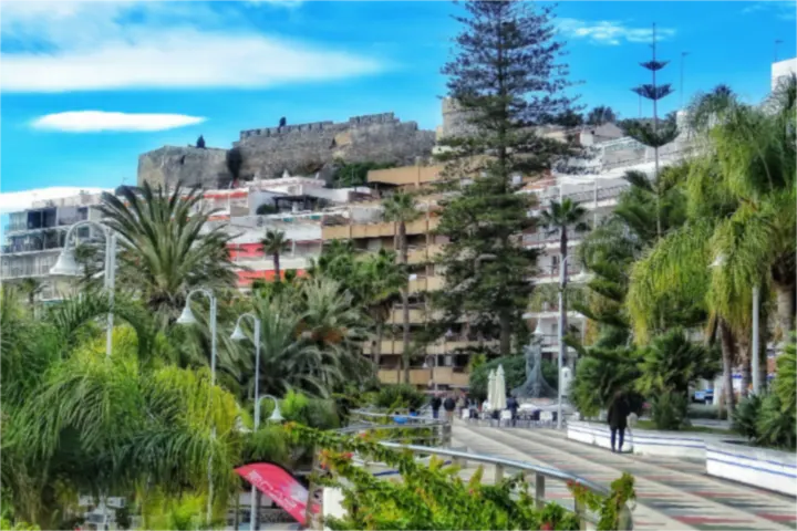 Almuñécar con el castillo de San Miguel