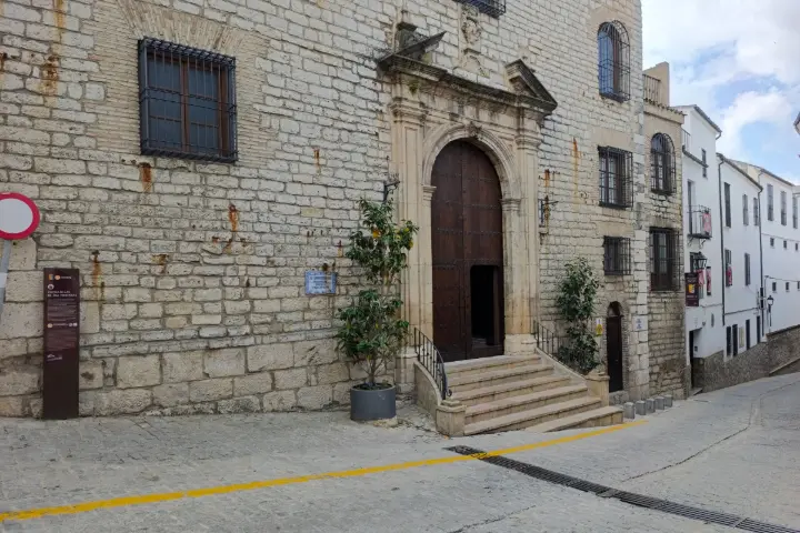 Fachada de un edificio histórico de Martos