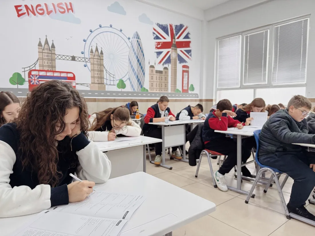 Alumnos en un aula de una academia de inglés