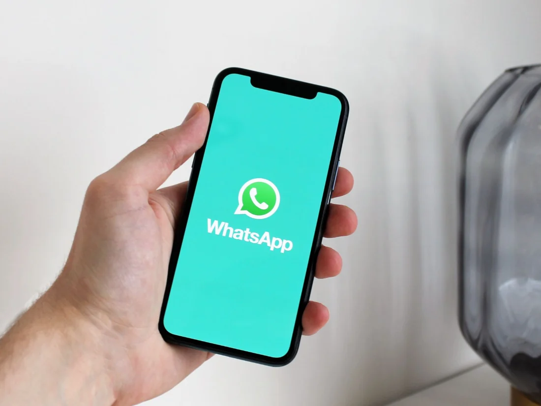 Chatbot respondiendo a clientes por WhatsApp, web e Instagram