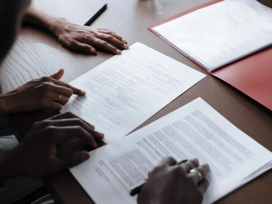 Firma de documentos en una notaría