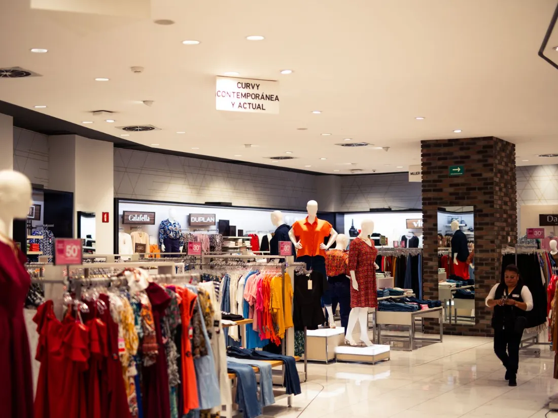 Interior de una tienda de moda