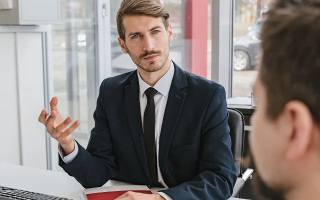 Responsable comercial revisando su pipeline
